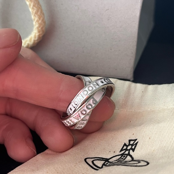 Vivienne Westwood White and pink Enamel Percy Triple London Ring - Picture 7 of 8